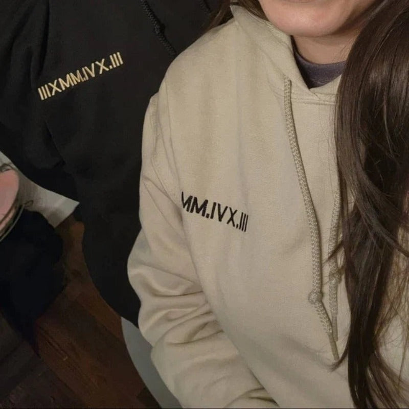 Individuell besticktes Paar-Sweatshirt mit römischen Ziffern und Datum
