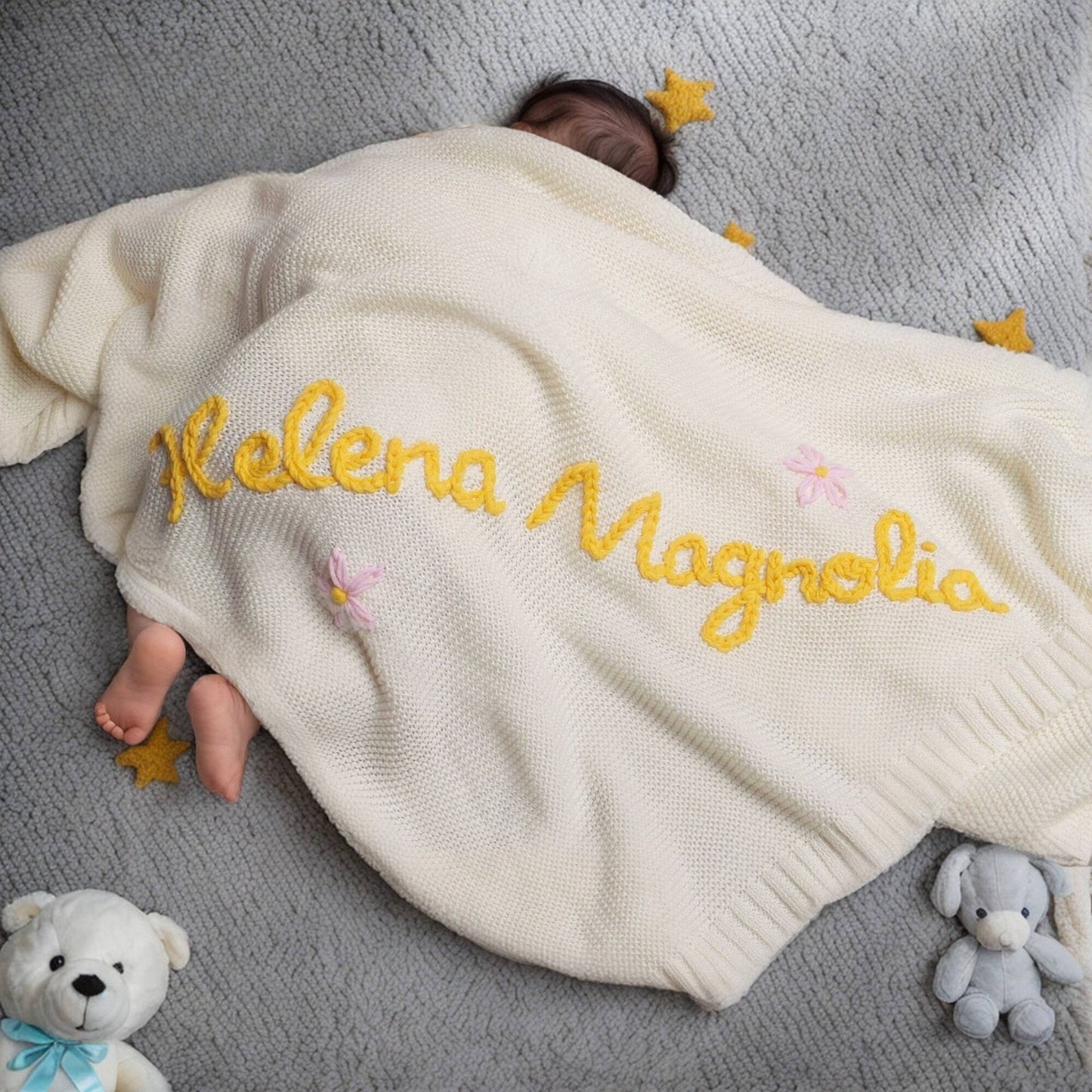 Herzgeschenk für Neugeborene - Weiche Babydecke mit personalisierter Namensstickerei