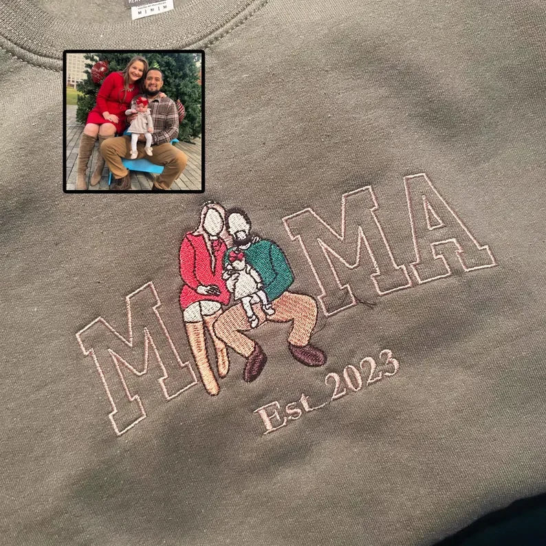 Personalisiertes Mama Sweatshirt, Foto Hoodie, Besticktes Mama- und Kinderportrait, Varsity Shirt, personalisiertes Stickshirt für Mama
