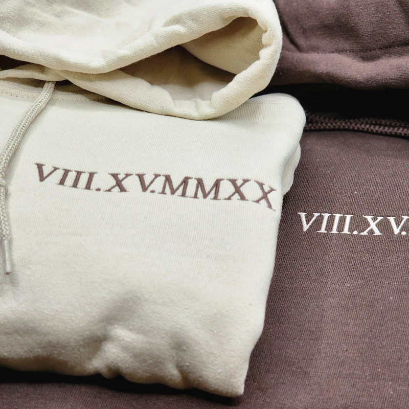 Individuell besticktes Paar-Sweatshirt mit römischen Ziffern und Datum