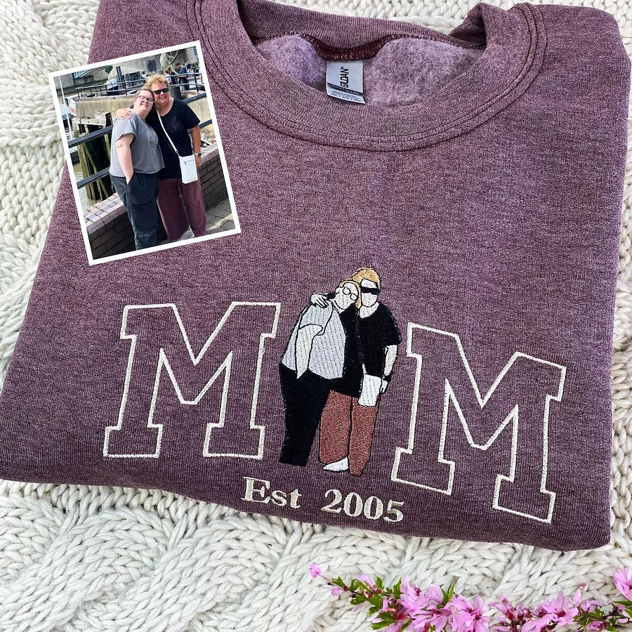 Personalisiertes Mama Sweatshirt, Foto Hoodie, Besticktes Mama- und Kinderportrait, Varsity Shirt, personalisiertes Stickshirt für Mama