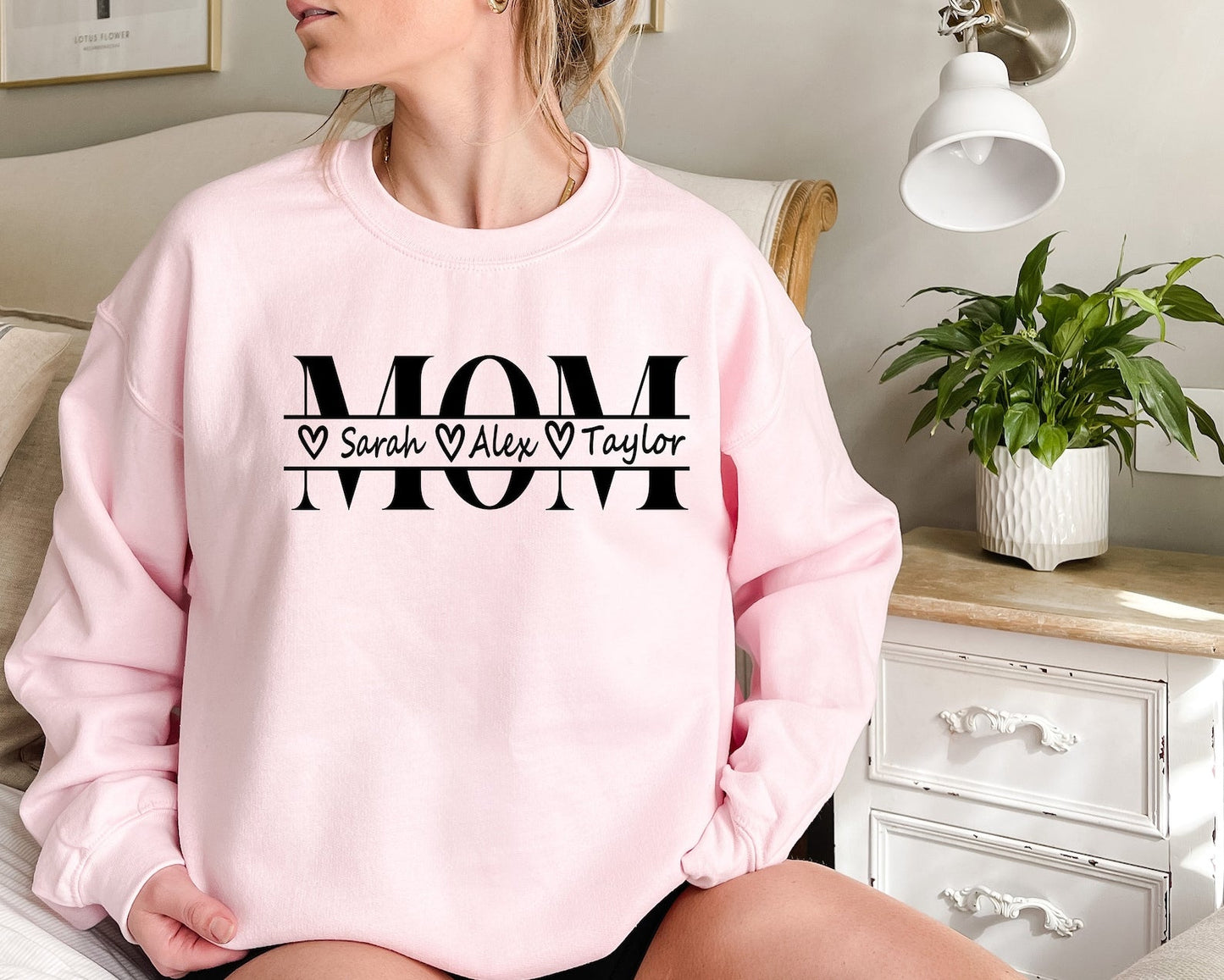 Personalisiertes Mama Sweatshirt mit Kindernamen, Personalisierter Mama Pullover Minimalistisches Mama Geschenk für Mutter, Mama Geschenk für Sie T-Shirt