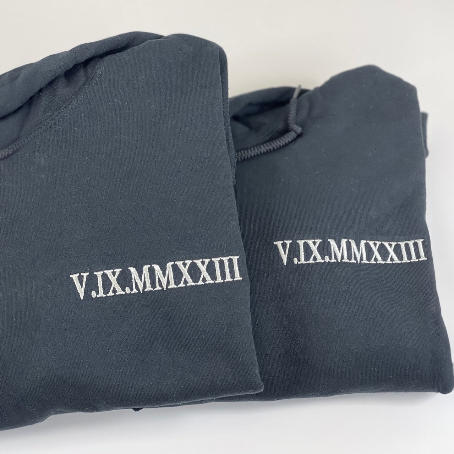 Individuell bestickter Jubiläums-Sweatshirt-Hoodie, römische Ziffern-Datums-Paar-Hoodie, Valentinstagsgeschenk, Geschenke für Sie für Ihn