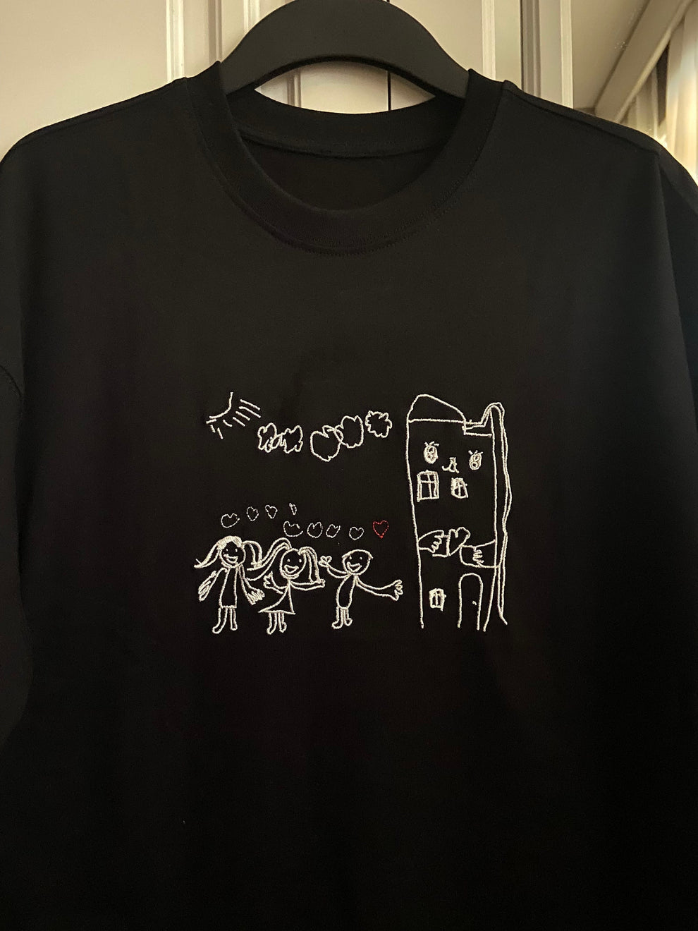 BESTICKTES T-Shirt mit individueller Fotozeichnung für Kinder als personalisiertes, einzigartiges besonderes Geschenk für Mütter, Väter, Tanten, Schwestern