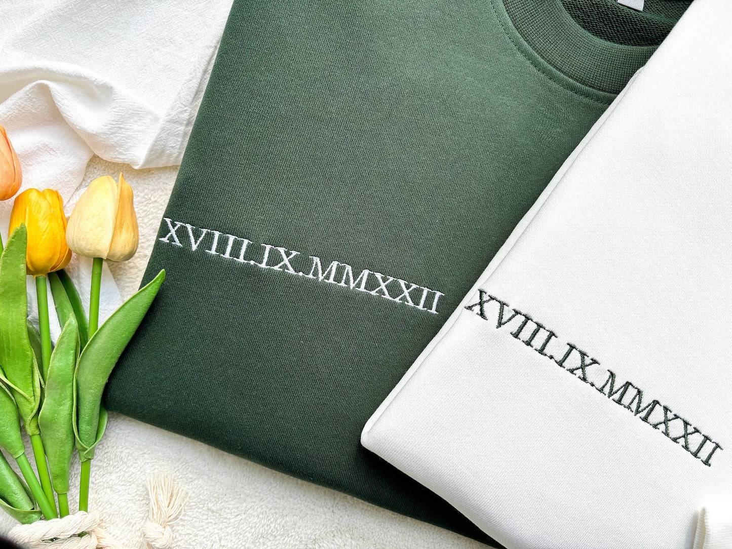 Individuell besticktes Sweatshirt mit römischen Ziffern, Kapuzenpullover mit Datum und Initiale, personalisiertes Geschenk, Jubiläumsgeschenk