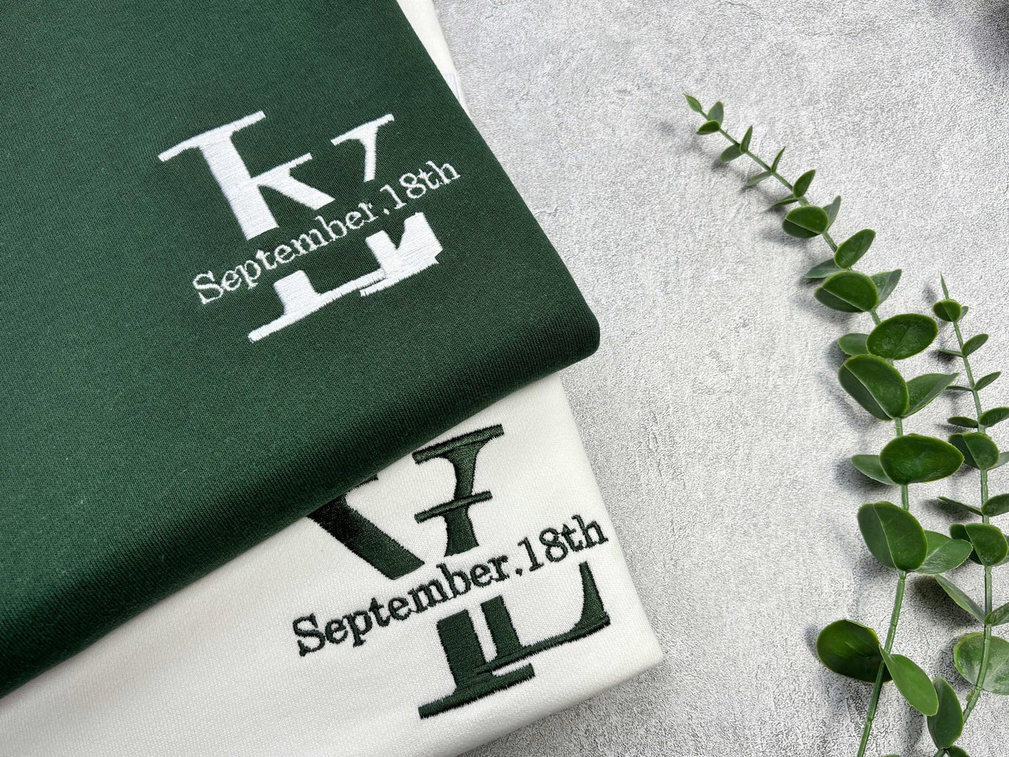 Benutzerdefinierte Stickerei Paar Initialen mit Datum Swetshirt, Stickerei Crewneck, personalisierte Stickerei Sweatshirt, personalisierte Geschenk