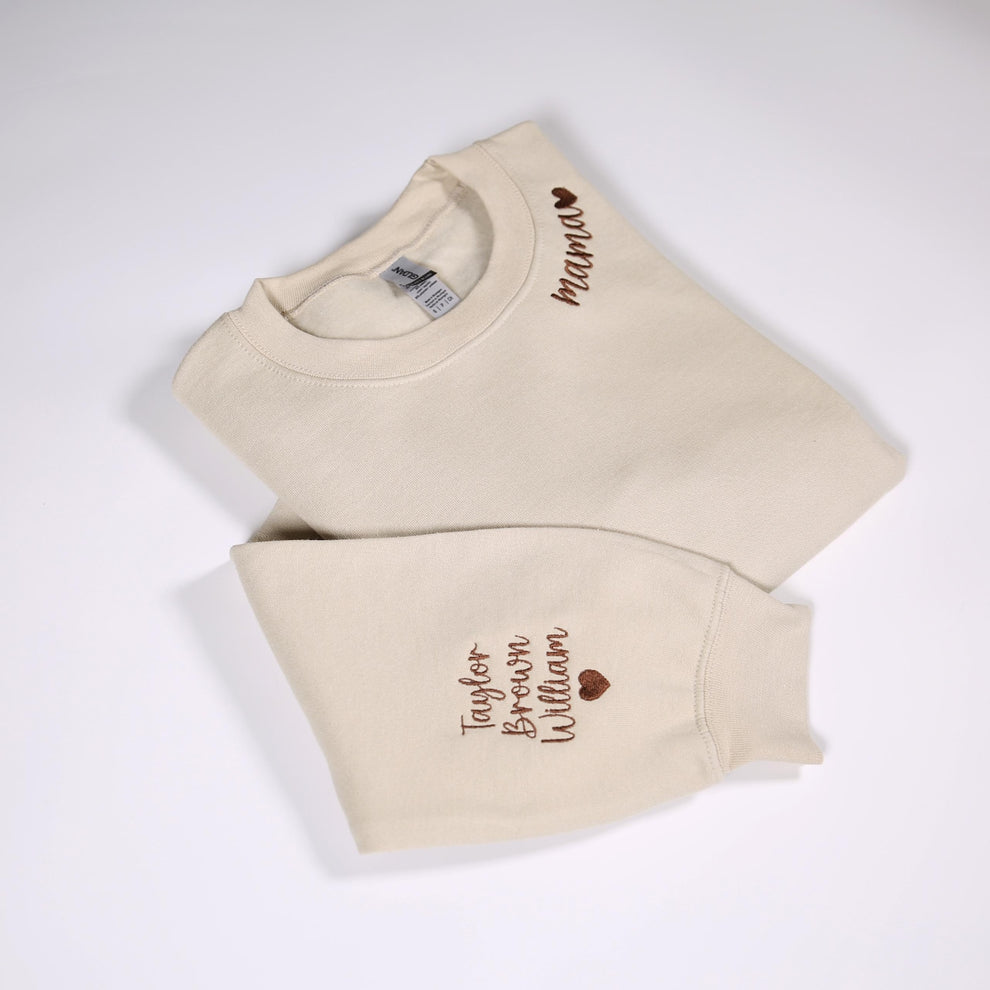 Besticktes Sweatshirt für Mama mit Kindernamen am Ärmel, personalisierter Hoodie mit Stickerei für Mama, Geburtstagsoutfits für Mama, Schwangerschaftsgeschenke
