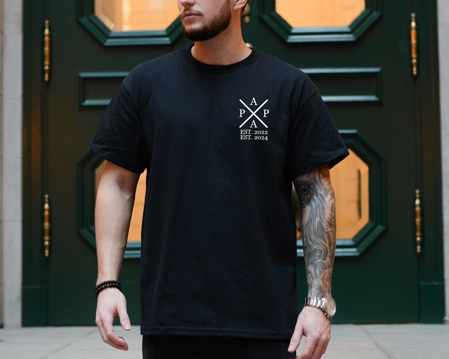 Personalisiertes Papa T-Shirt mit Namen und Geburtsjahren der Kinder - das perfekte Vatertags- und Geburtstagsgeschenk. Geschenkidee für Papa.