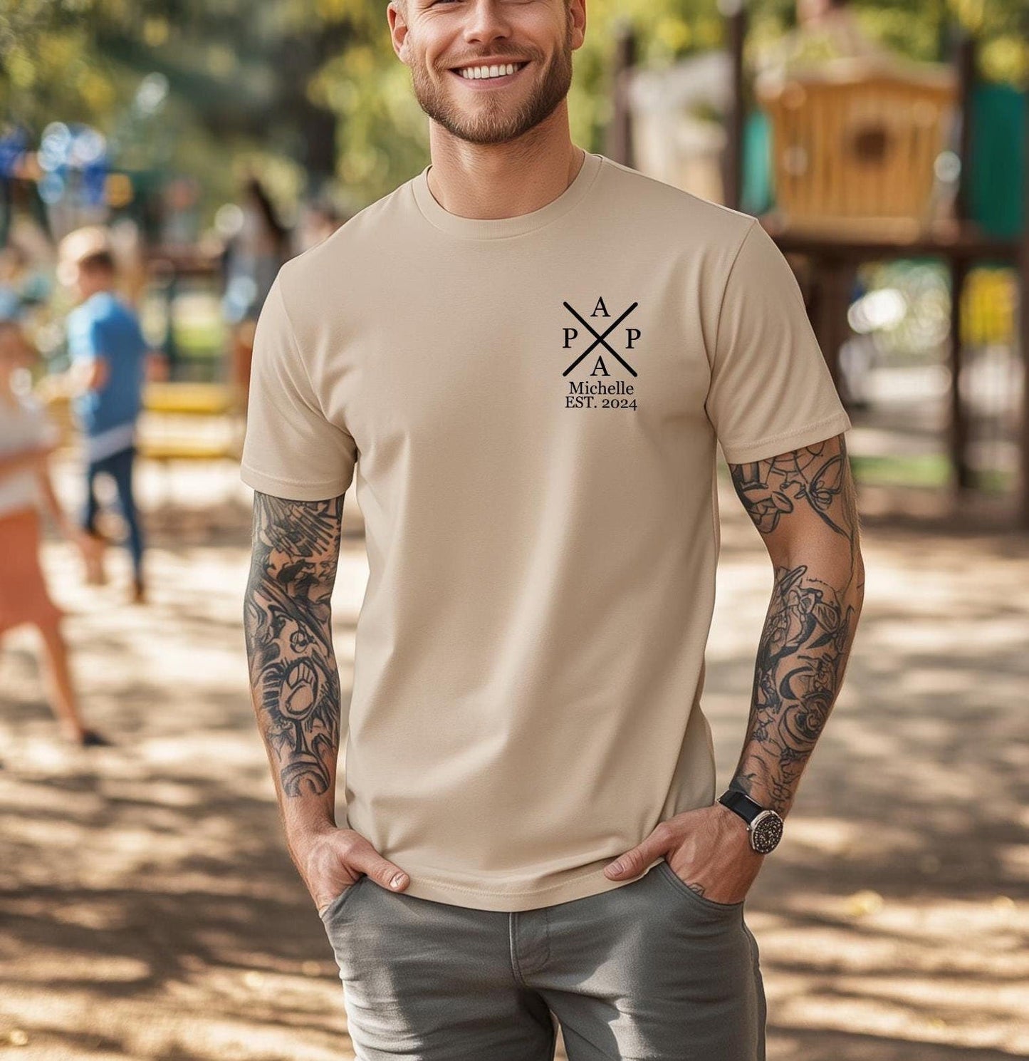 Personalisiertes Papa T-Shirt mit Namen und Geburtsjahren der Kinder - das perfekte Vatertags- und Geburtstagsgeschenk. Geschenkidee für Papa.