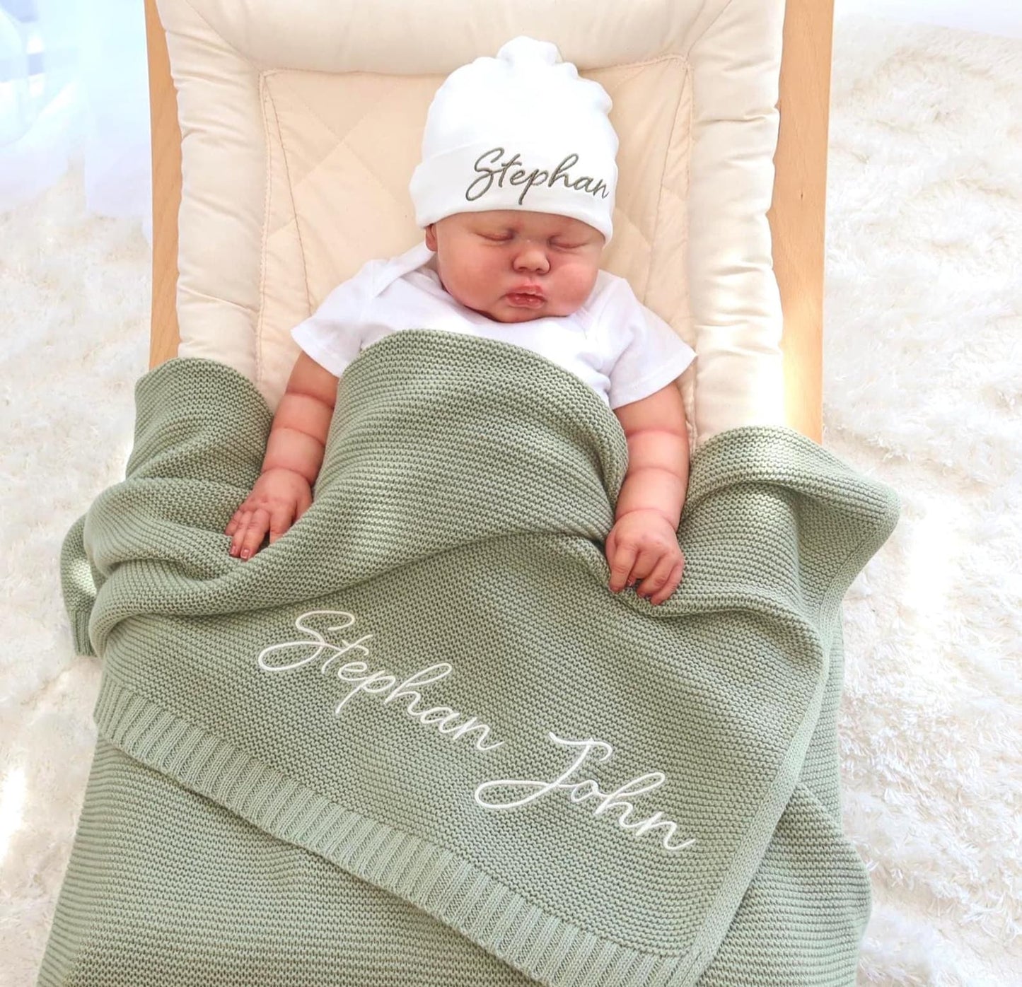 Babydecke mit Namensstickerei - Weich, atmungsaktiv, das perfekte Geschenk