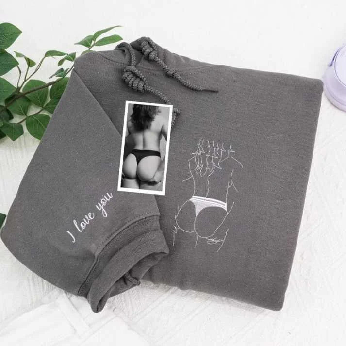 Personalisierter Partner-Hoodie mit Liebesstickerei – Einzigartiges Erinnerungsstück für besondere Tage