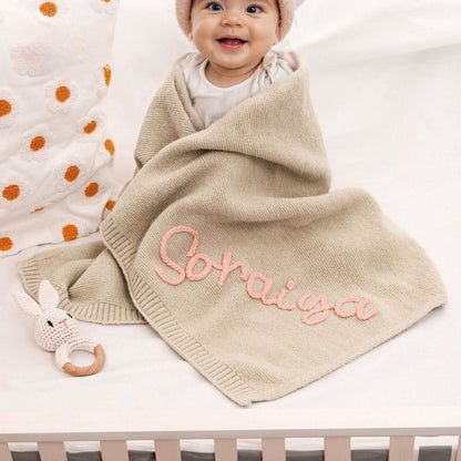 Sanfte Babydecke mit Namen - Aus weichem Strick, ideal für empfindliche Babyhaut