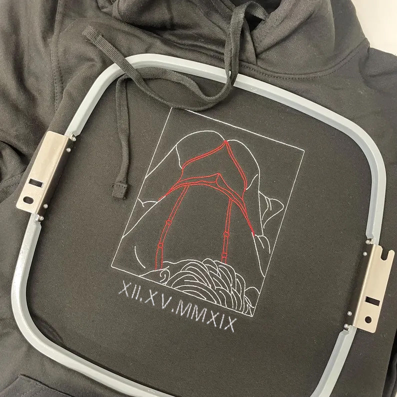 Bestickter Jubiläumshoodie – Personalisiertes romantisches Geschenk für Paare