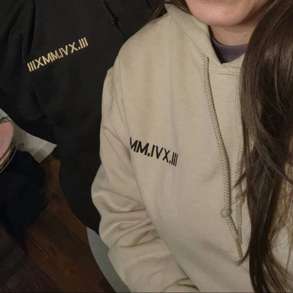 Individuell besticktes Paar-Sweatshirt mit römischen Ziffern und Datum