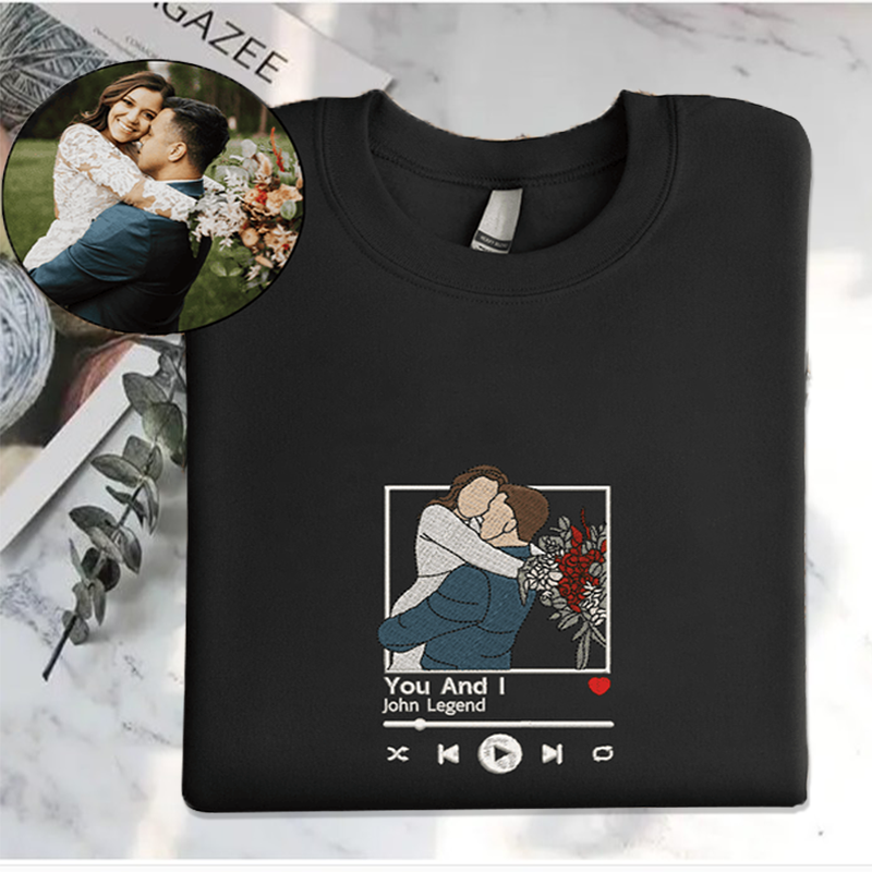 Valentinstag-Special: Bestickte Hoodies für Paare mit personalisierten Filzherzen