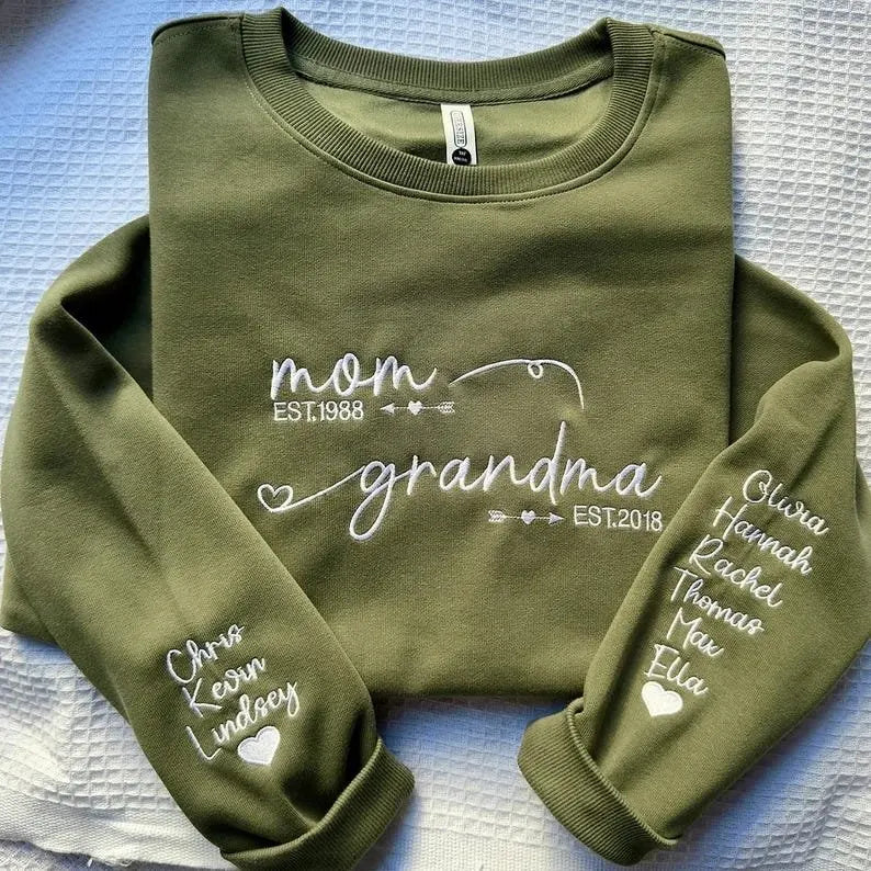 Besticktes Mama Sweatshirt mit Herzen und Namen personalisierte Langarmshirt Muttertagsgeschenk