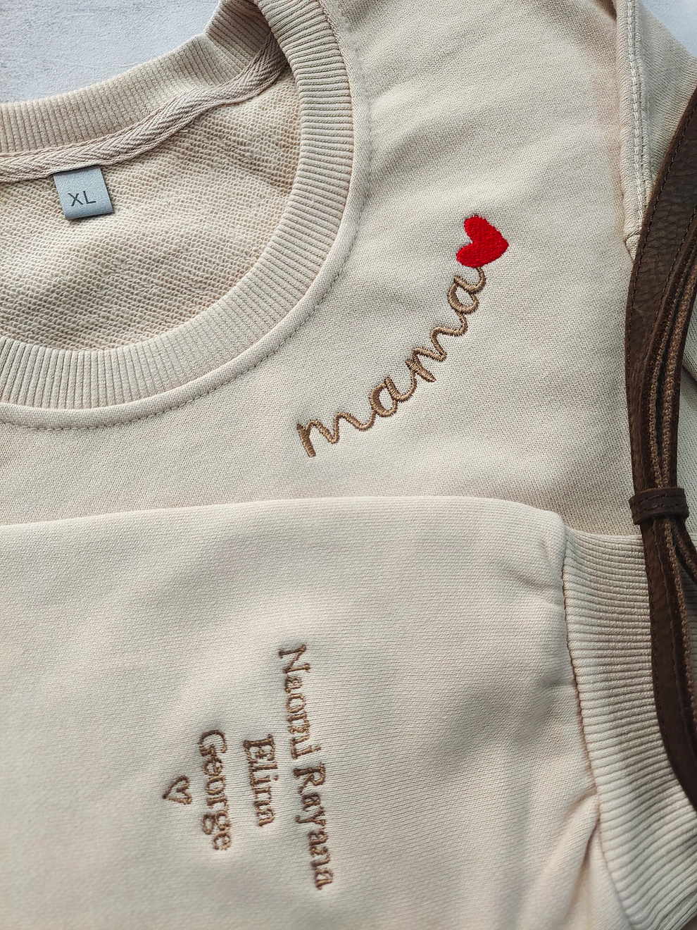 Benutzerdefiniertes Mama-Sweatshirt mit Stickerei, personalisierter Mama-Rundhalsausschnitt mit Kindernamen
