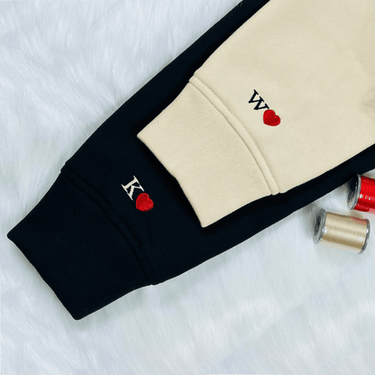 Valentinstag-Special: Bestickte Hoodies für Paare mit personalisierten Filzherzen