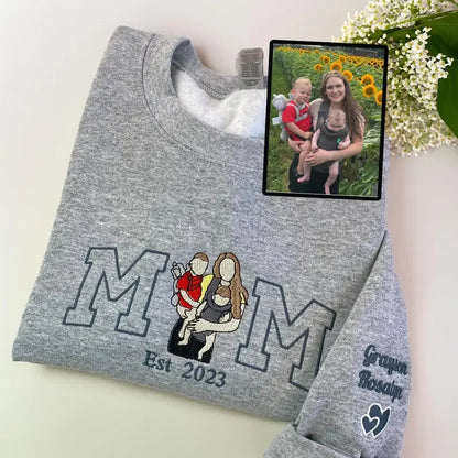 Personalisiertes Mama Sweatshirt, Foto Hoodie, Besticktes Mama- und Kinderportrait, Varsity Shirt, personalisiertes Stickshirt für Mama