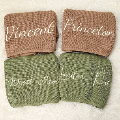 Kinderwagen-Decke & Spielteppich mit Namen - Personalisiert mit Stickerei aus weichem Strick