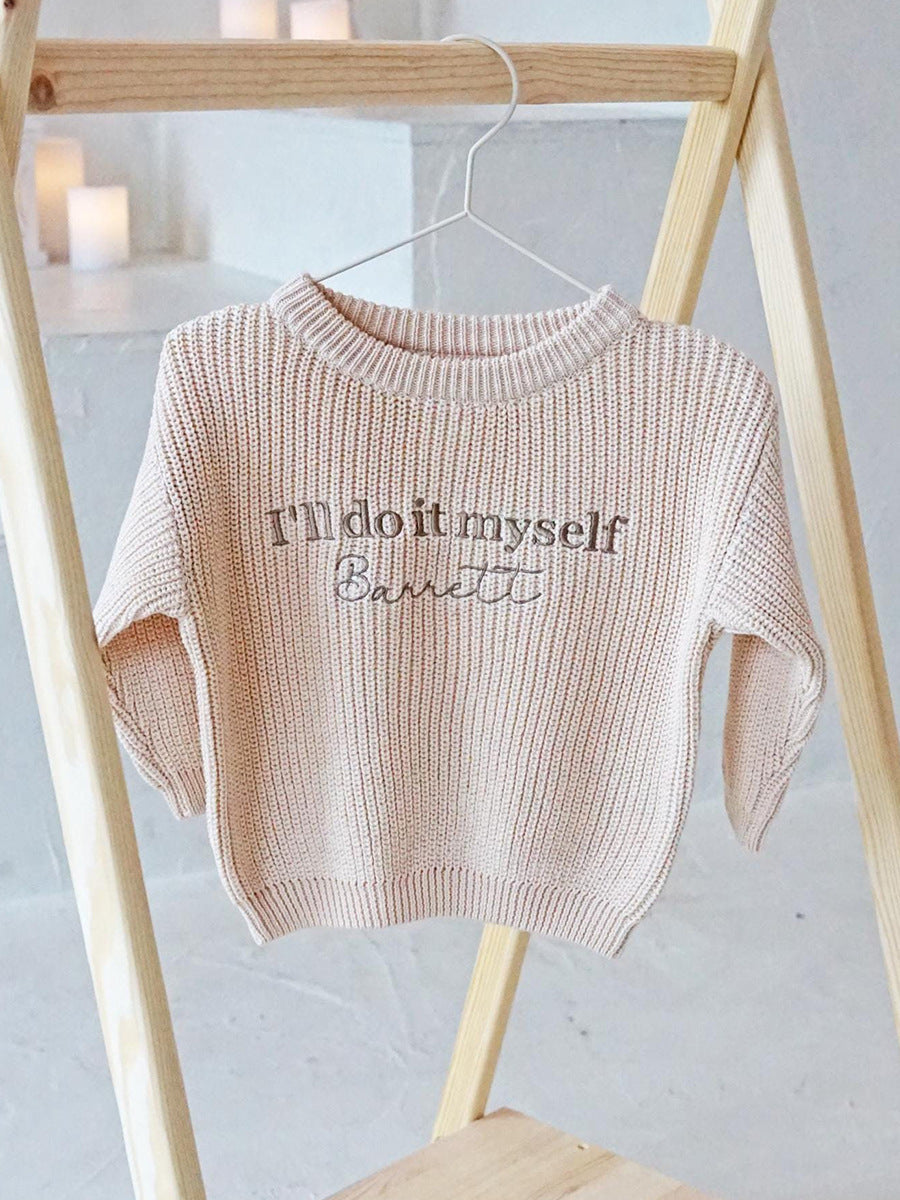 Strickpullover im Handmade-Look für Babys – Individuell bestickter Name, Unisex-Kleinkindmode