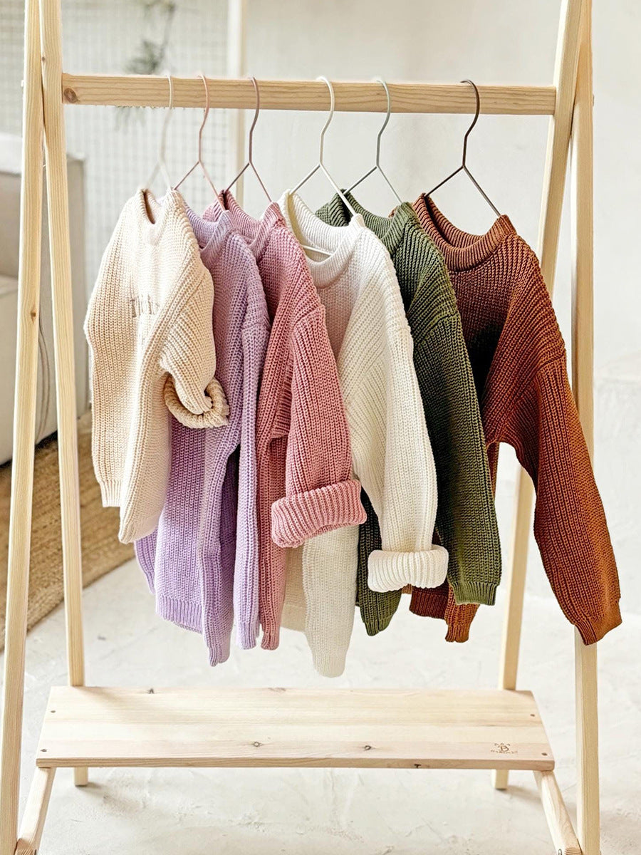 Strickpullover im Handmade-Look für Babys – Individuell bestickter Name, Unisex-Kleinkindmode