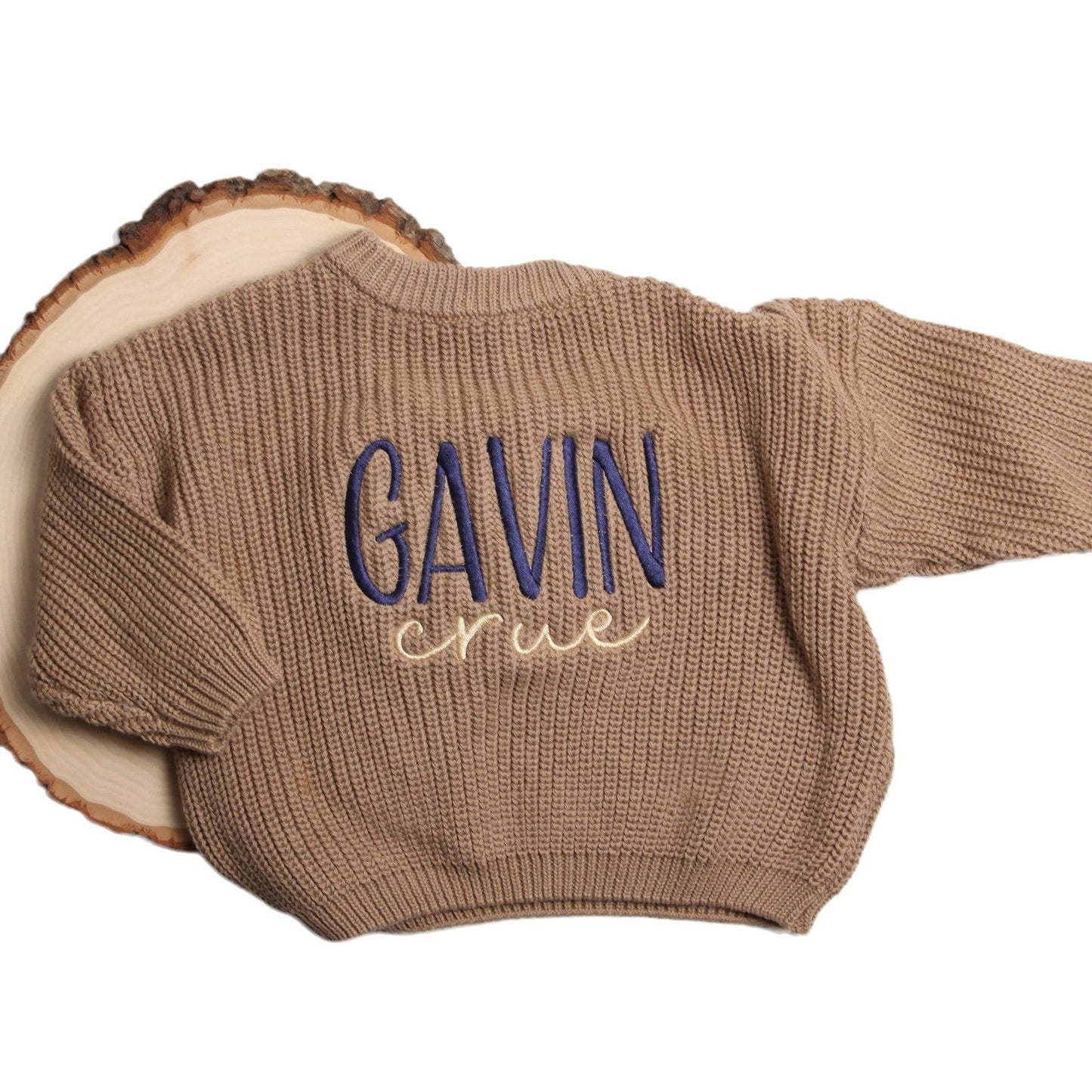 Personalisierter Babypullover – Hoodie mit besticktem Namen für Fotoshootings und besondere Anlässe