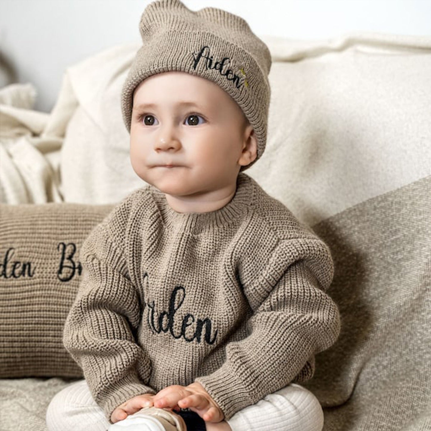 Weicher Strickpullover für Babys – Pullover mit individuell besticktem Namen für gemütliche Kleinkinder-Outfits
