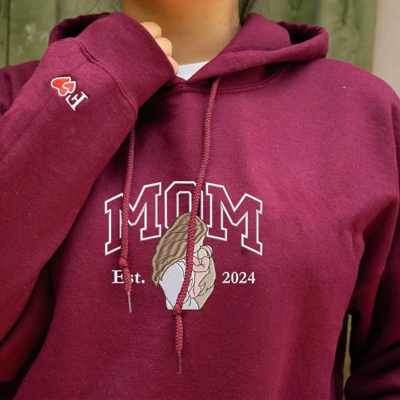 Personalisierter Mama Sweatshirt mit Stickerei Mamas Name Fleece Crewneck Weihnachtsgeschenk für sie