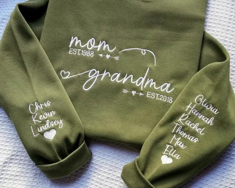 Besticktes Mama Sweatshirt mit Herzen und Namen personalisierte Langarmshirt Muttertagsgeschenk