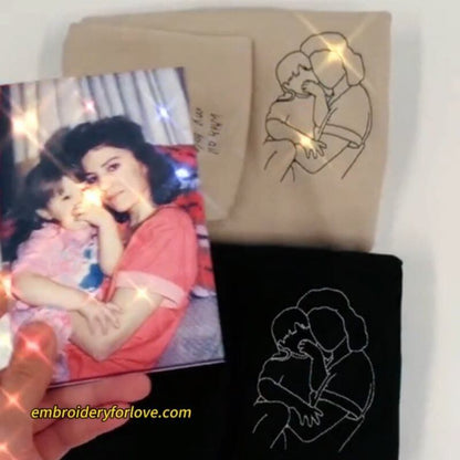 Personalisiertes, besticktes Sweatshirt zum Muttertag | Foto in Stickerei verwandeln – Einzigartiges Geschenk für Mama