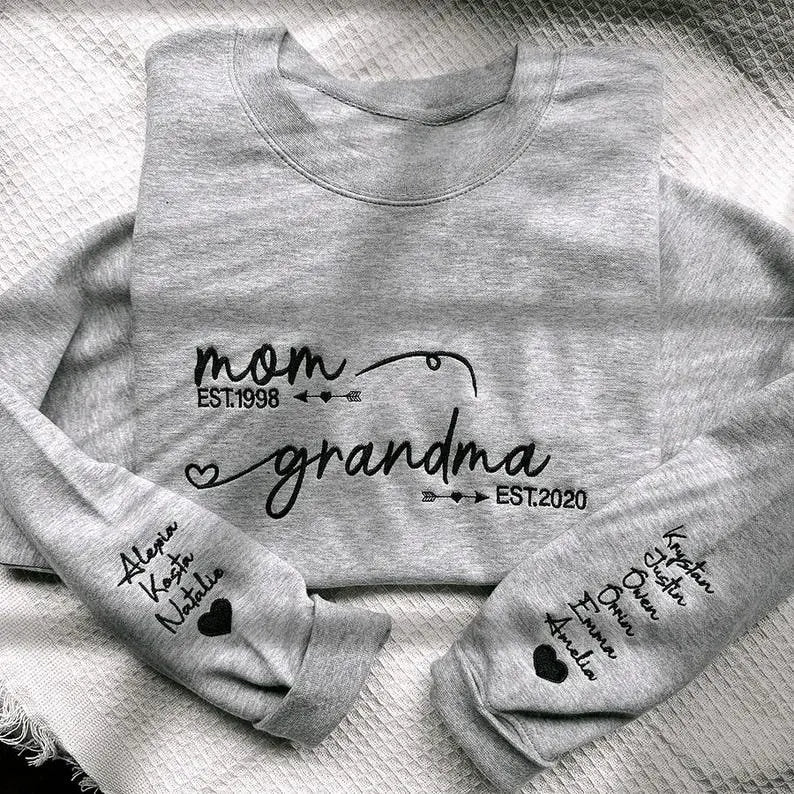 Besticktes Mama Sweatshirt mit Herzen und Namen personalisierte Langarmshirt Muttertagsgeschenk