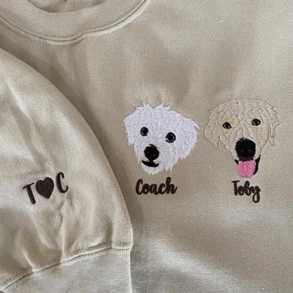 Individuell bestickter Hunde-Kapuzenpullover. Fügen Sie das Gesicht Ihres Haustiers zu einem Sweatshirt mit Namen hinzu