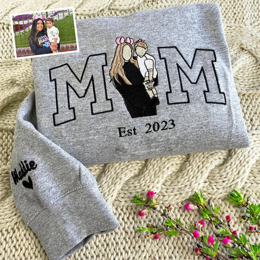 Personalisiertes Mama Sweatshirt, Foto Hoodie, Besticktes Mama- und Kinderportrait, Varsity Shirt, personalisiertes Stickshirt für Mama