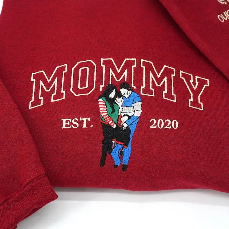 Personalisierter Mama Sweatshirt mit Stickerei Mamas Name Fleece Crewneck Weihnachtsgeschenk für sie