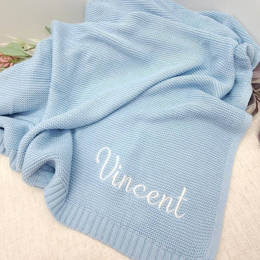 Babydecke mit Monogramm als Geschenk – weiches, besticktes Andenken für Neugeborene und Babypartys