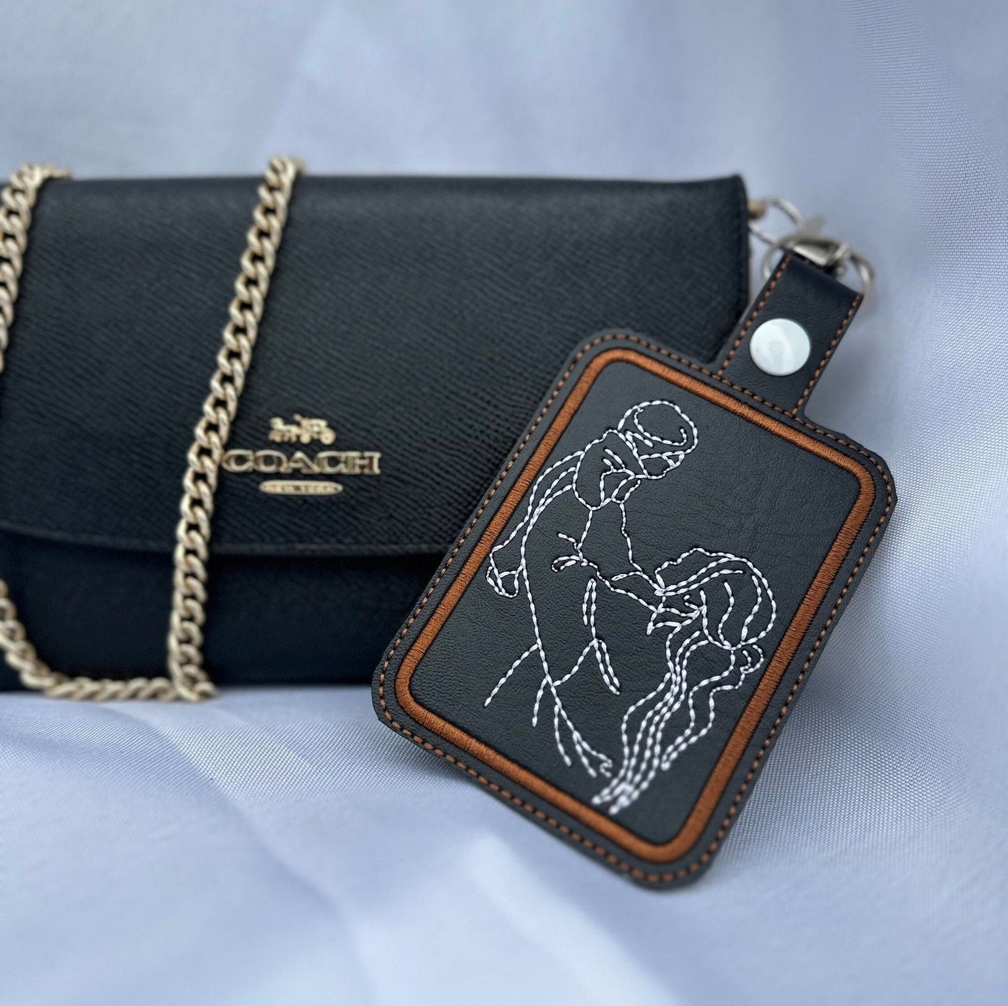 Schlüsselanhänger Mit Individueller Linienstickerei – Personalisiertes Porträt, Einzigartiges Besticktes Geschenk, Individueller Schlüsselanhänger Für Jeden Anlass