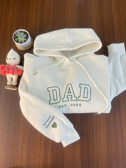 Benutzerdefiniertes besticktes Sweatshirt mit Namen auf dem Ärmel und Herz, Opa-Shirt mit Datum, Papa-Shirt mit dem besten Jahr, Geschenk für neuen Papa, Vatertagsgeschenk