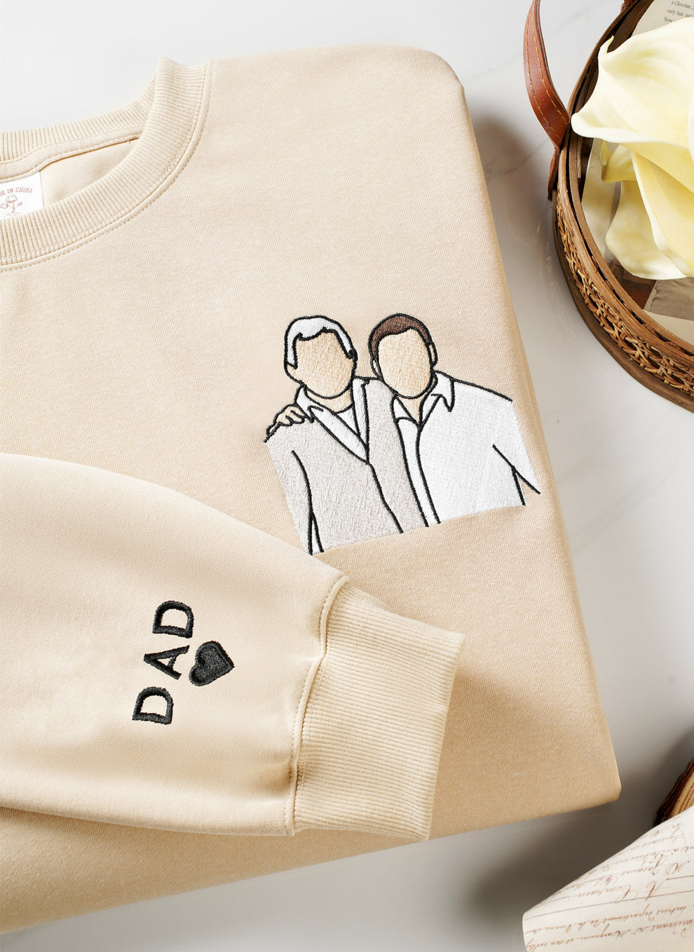 Besticktes Sweatshirt für Papa mit Kindernamen am Ärmel, personalisiertes Weihnachtsgeschenk für Papa, Vatertagsgeschenk