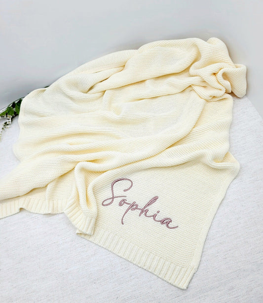 Perfektes Geschenk zur Babyparty - Personalisierte Babydecke mit besticktem Namen