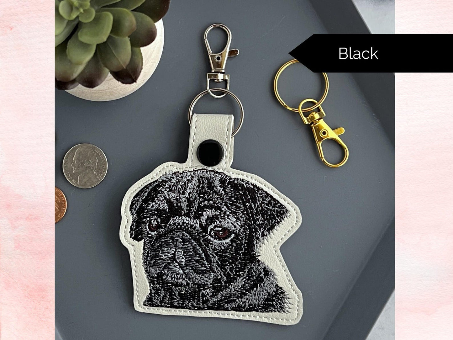 Benutzerdefinierter bestickter Mops-Schlüsselanhänger – realistischer Schlüsselanhänger aus Kunstleder, ideales Geschenk für Hundeliebhaber