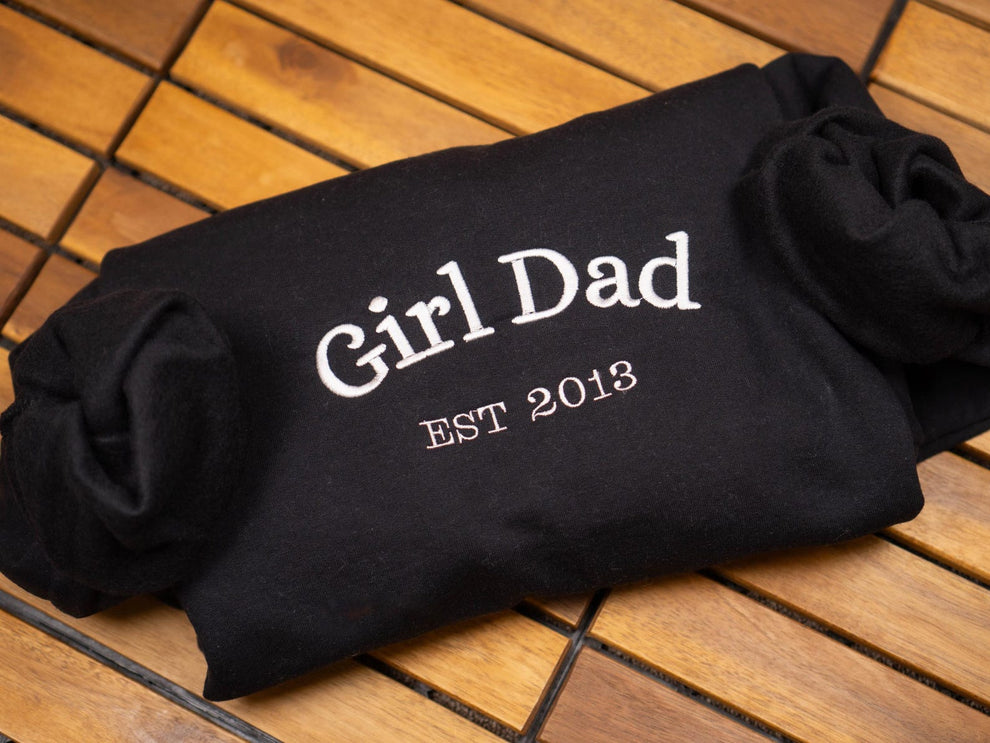 Besticktes Rundhals-Sweatshirt mit Aufschrift „Mama, Papa“, Sweatshirt für neue Mama, Schwangerschaftspullover, Geschenk für Mutter und Vater, Geschenkidee für Babyparty, neues Baby