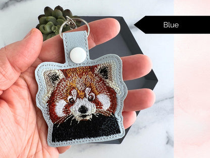 Entzückender Schlüsselanhänger mit roter Panda-Stickerei – süßer Schlüsselanhänger oder Taschenanhänger, perfektes Geschenk für Panda-Fans