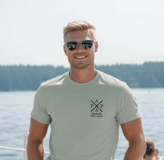 Personalisiertes Papa T-Shirt mit Namen und Geburtsjahren der Kinder - das perfekte Vatertags- und Geburtstagsgeschenk. Geschenkidee für Papa.
