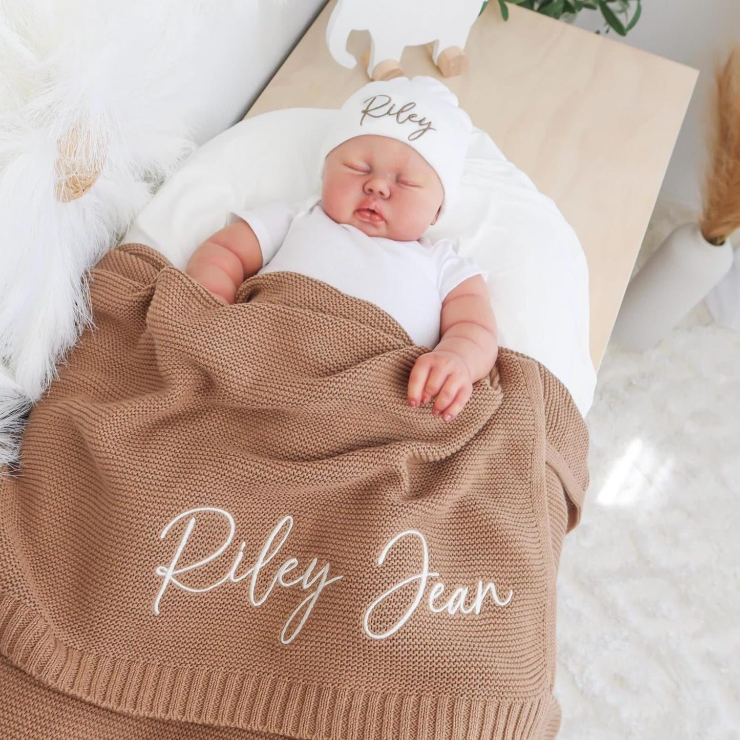 Weihnachtsgeschenk für Neugeborene - Personalisierte Babydecke mit Namensstickerei