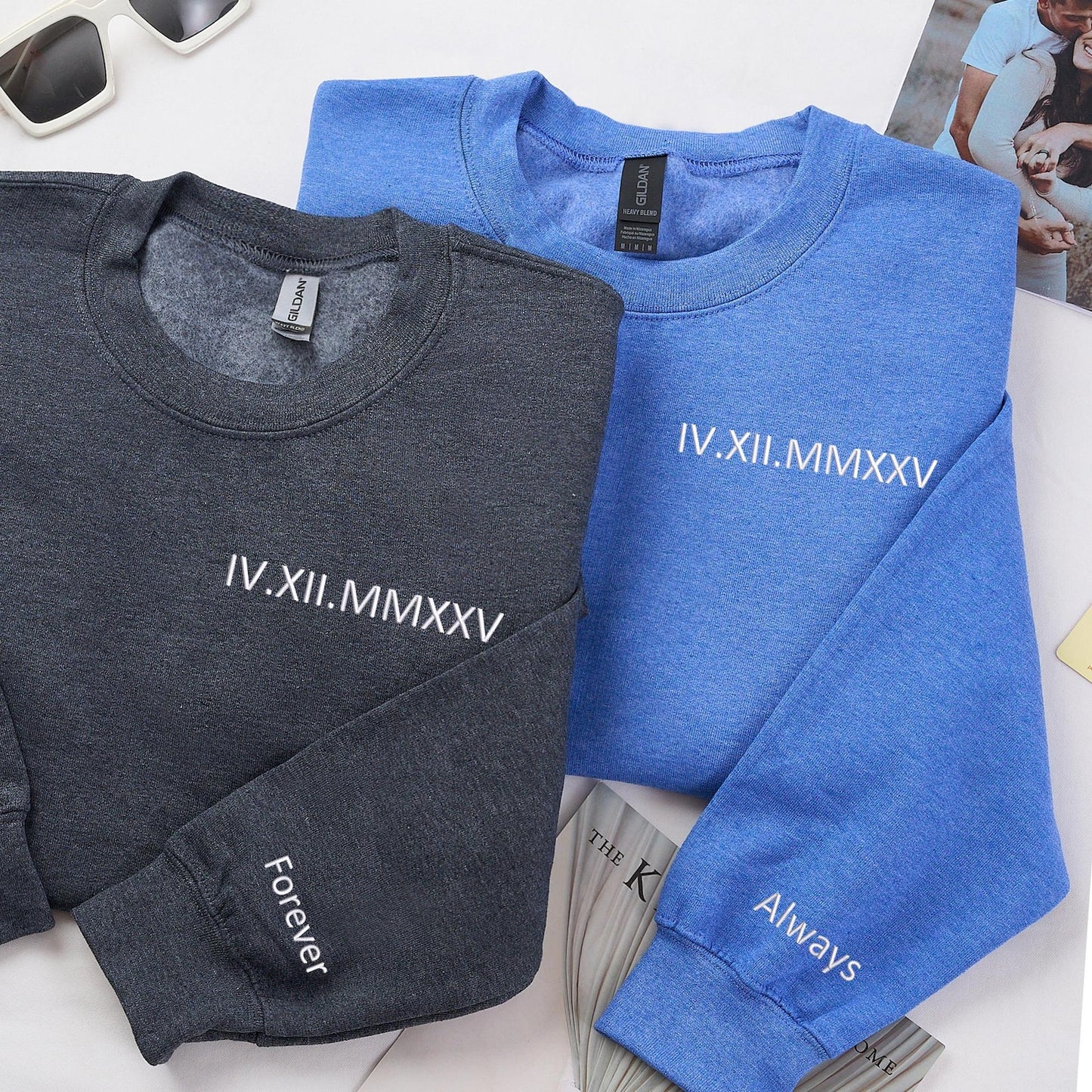 Individuell bestickter Hoodie mit römischen Ziffern – Partner-Hoodies – Personalisiertes Herz mit Initialen auf dem Ärmel – Geschenk zum Jahrestag oder Valentinstag