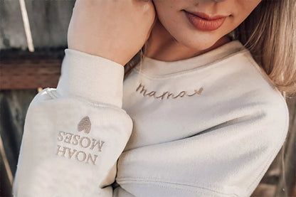 Mama Besticktes Sweatshirt, Personalisiertes Mama-Shirt mit Kindernamen, Schwangerschafts-Enthüllung für neue Mama, Muttertagsgeschenk, Kindernamen