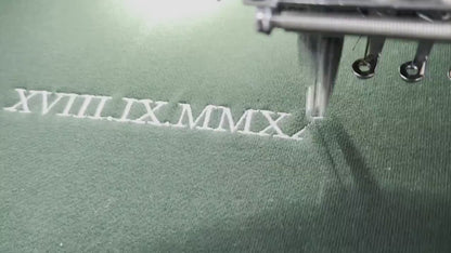 Individuell besticktes Sweatshirt mit römischen Ziffern, Kapuzenpullover mit Datum und Initiale, personalisiertes Geschenk, Jubiläumsgeschenk